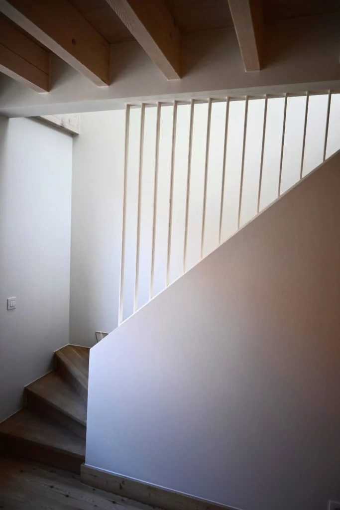 Trapafscheiding in gelakt staal