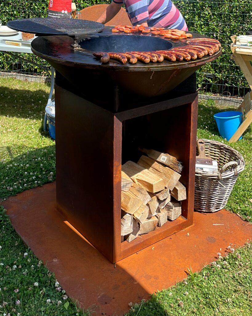 Cortenstaal BBQ met houtopslag in cortenstaal